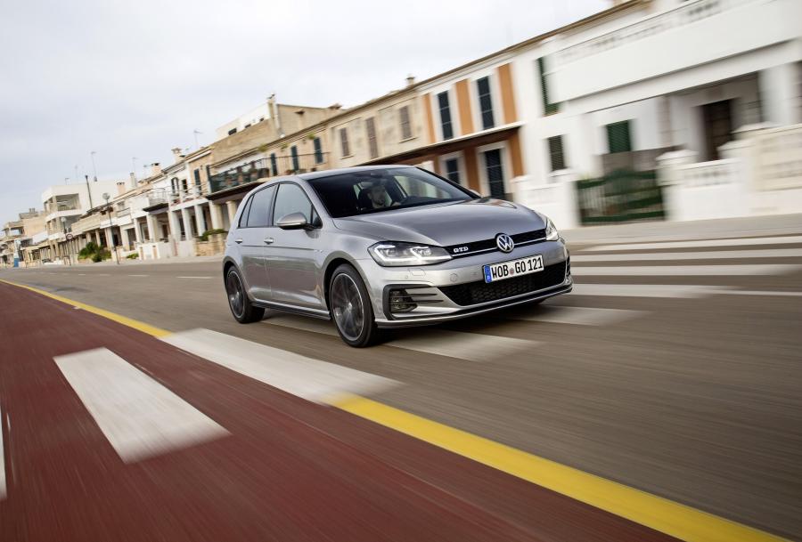  Volkswagen Golf GTD 5-Door 2017 года  (WW) (фото 14 из 58)